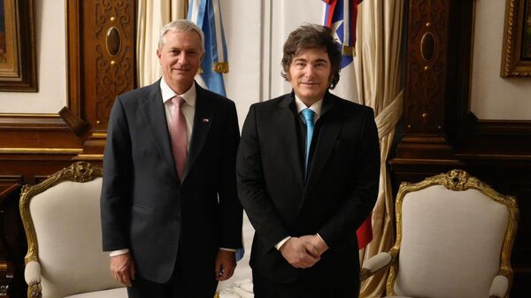O novo presidente do Chile, José Antonio Kast, posa com o presidente argentino Javier Milei, 16 de dezembro de 2025 - Sputnik Brasil