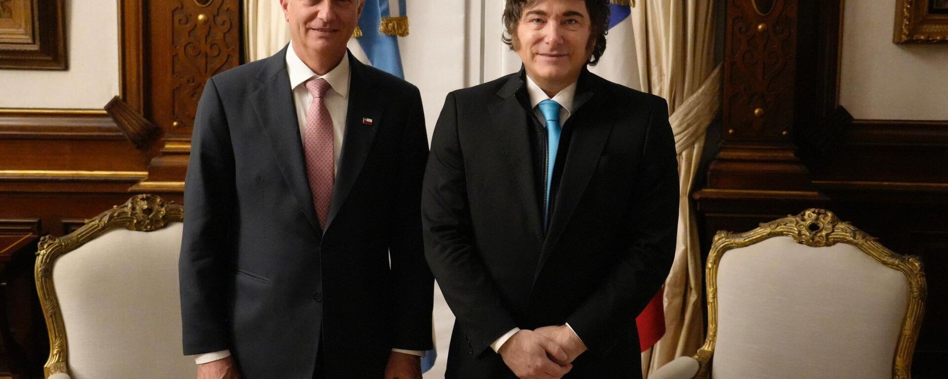 O novo presidente do Chile, José Antonio Kast, posa com o presidente argentino Javier Milei, 16 de dezembro de 2025 - Sputnik Brasil, 1920, 17.12.2025