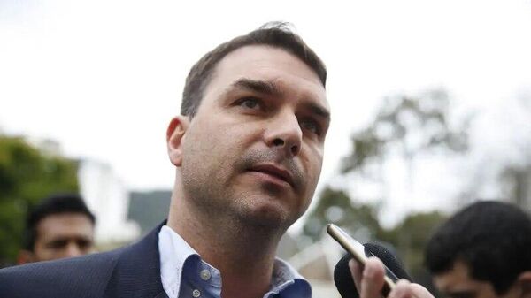 Flávio Bolsonaro ganha força e muda cálculos do Centrão após nova pesquisa Quaest - Sputnik Brasil