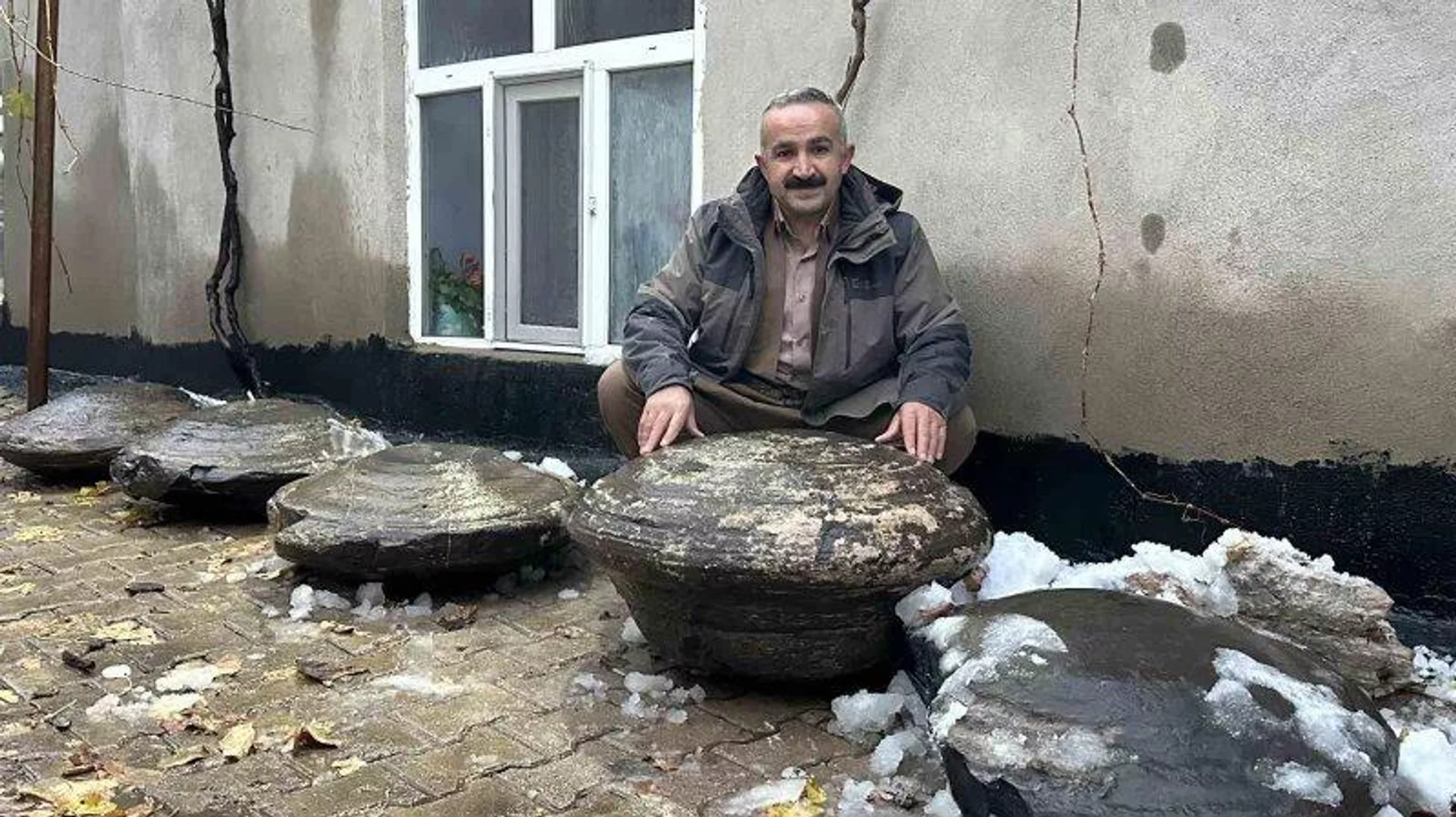 Pedras redondas encontradas na Turquia, na província de Hakkari - Sputnik Brasil, 1920, 17.12.2025