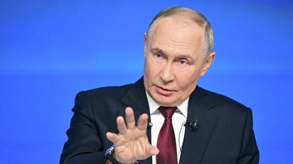 Presidente russo Vladimir Putin responde às perguntas durante a grande coletiva de imprensa em 19 de desembro de 2025 - Sputnik Brasil