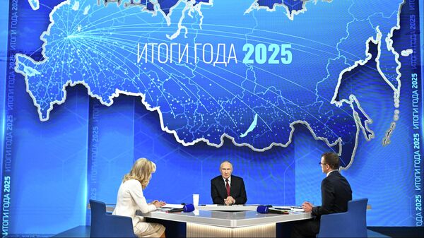 Presidente russo Vladimir Putin realiza grande coletiva de imprensa e Linha Direta fazendo balanço do ano, em 19 de dezembro de 2025 - Sputnik Brasil