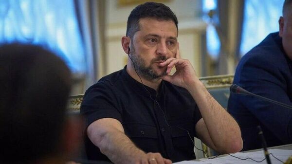 Zelensky usa o tema das negociações de paz apenas para se manter no poder, afirma especialista - Sputnik Brasil