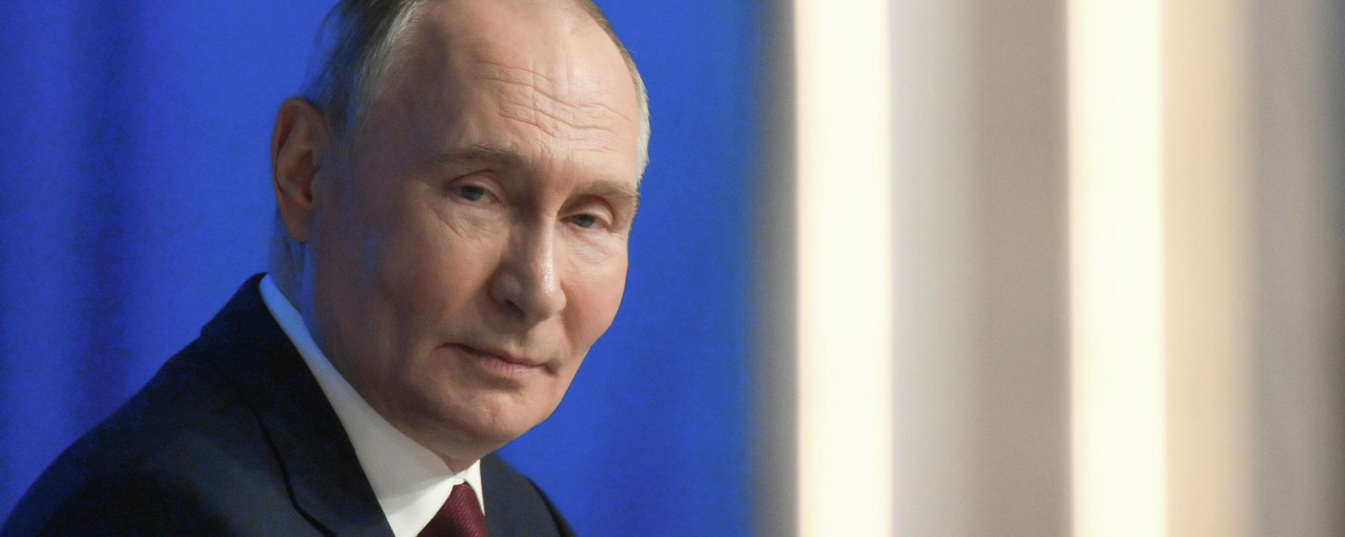 O presidente russo Vladimir Putin responde a perguntas durante o programa especial Retrospectiva do Ano, em Moscou, na Rússia, em dezembro de 2025 - Sputnik Brasil, 1920, 28.06.2026