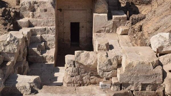 Desenterram no Egito restos de um templo do deus do Sol de 4 - Sputnik Brasil