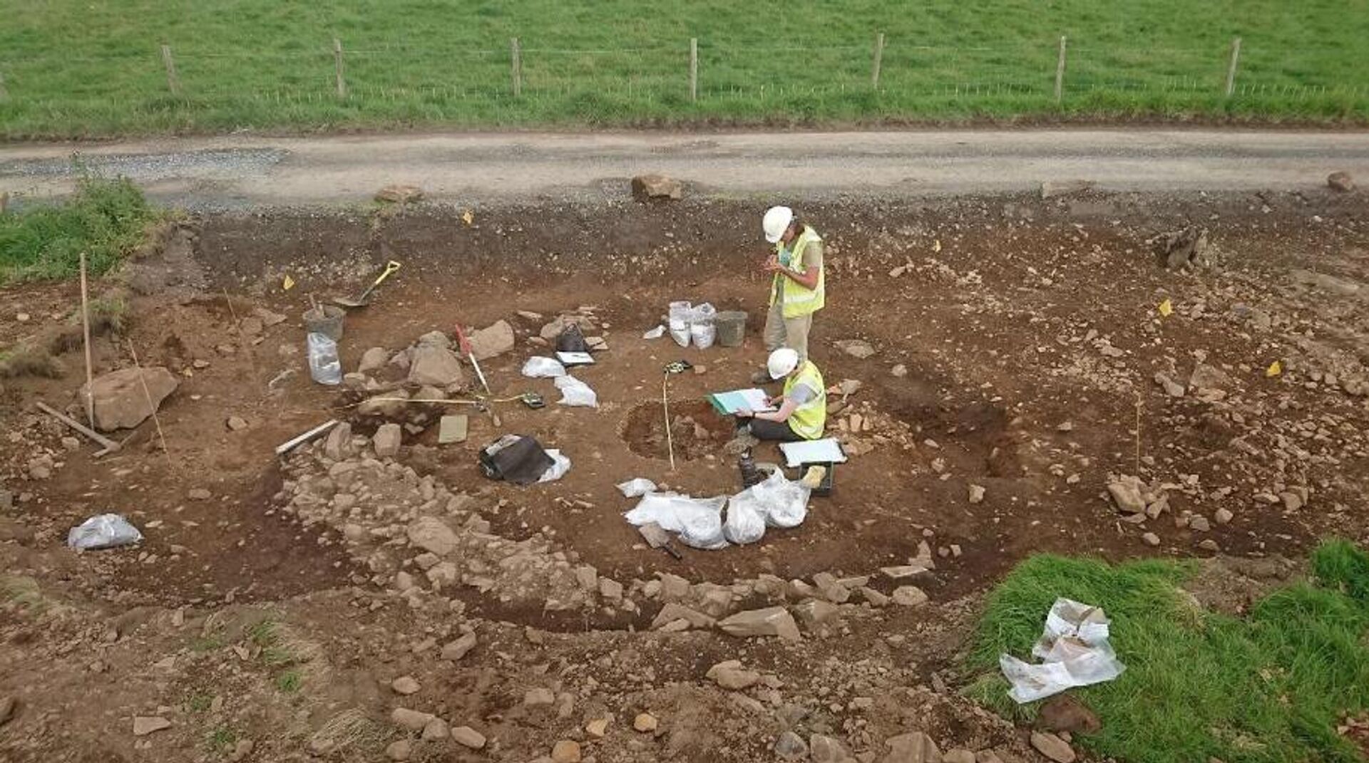 Arqueólogos fazem pesquisa do cemitério. - Sputnik Brasil, 1920, 21.12.2025