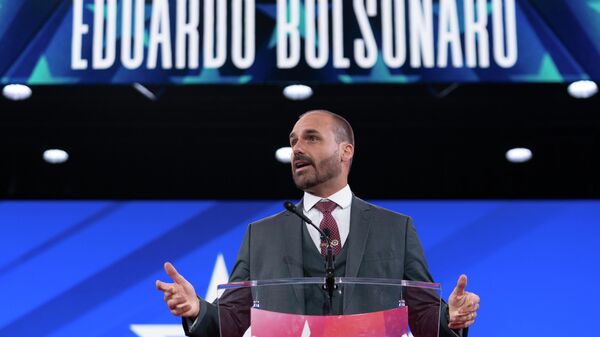 Eduardo Bolsonaro discursa na Conferência de Ação Política Conservadora (CPAC, na sigla em inglês) em Oxon Hill, Maryland, em 20 de fevereiro de 2025 - Sputnik Brasil
