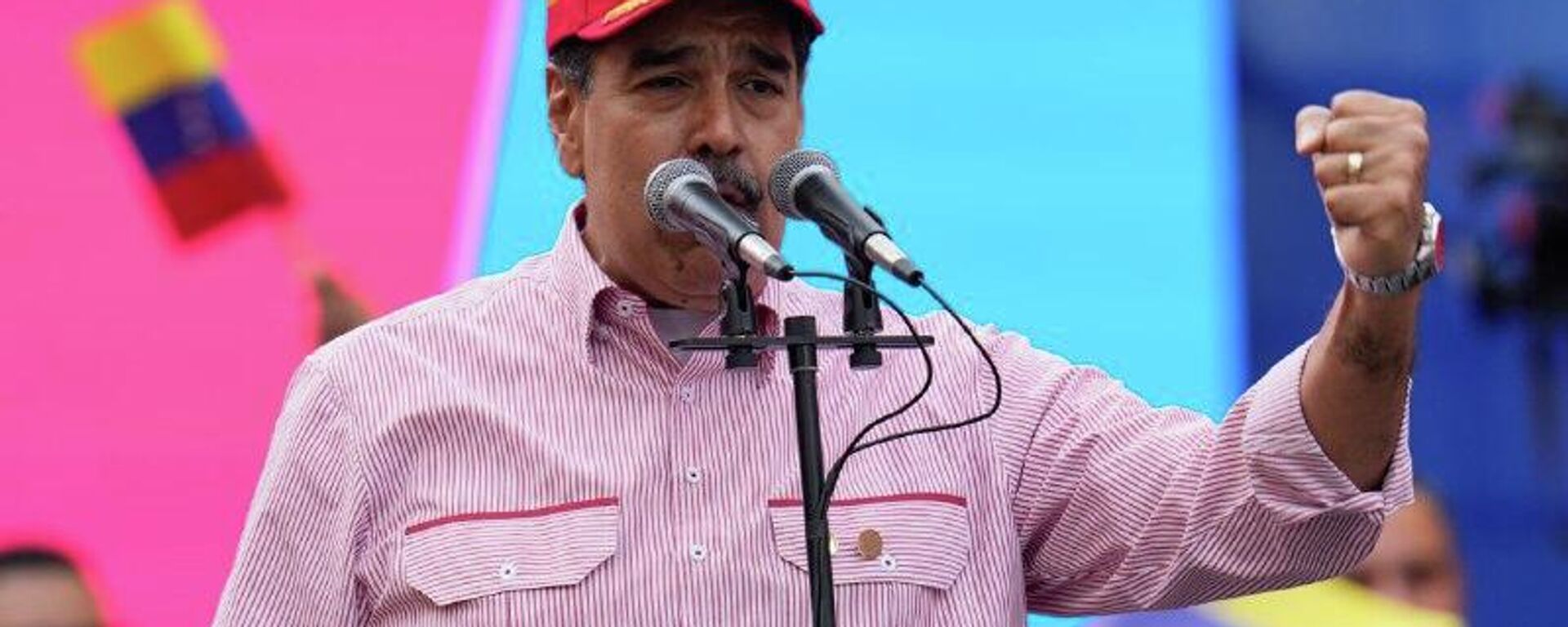 Maduro critica postura dos EUA e pede foco nos problemas internos - Sputnik Brasil, 1920, 23.12.2025