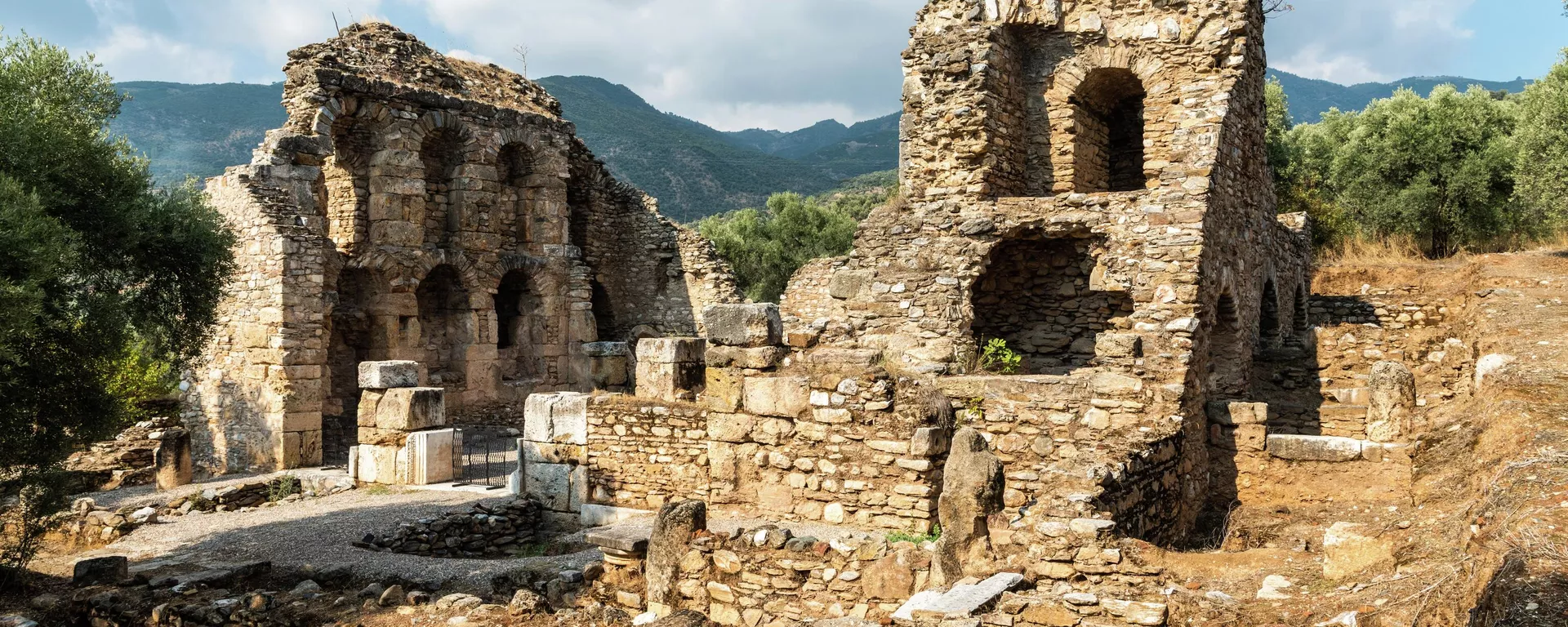 Ruínas da biblioteca da antiga cidade de Nysa, na Turquia, na província de Aydin - Sputnik Brasil, 1920, 23.12.2025