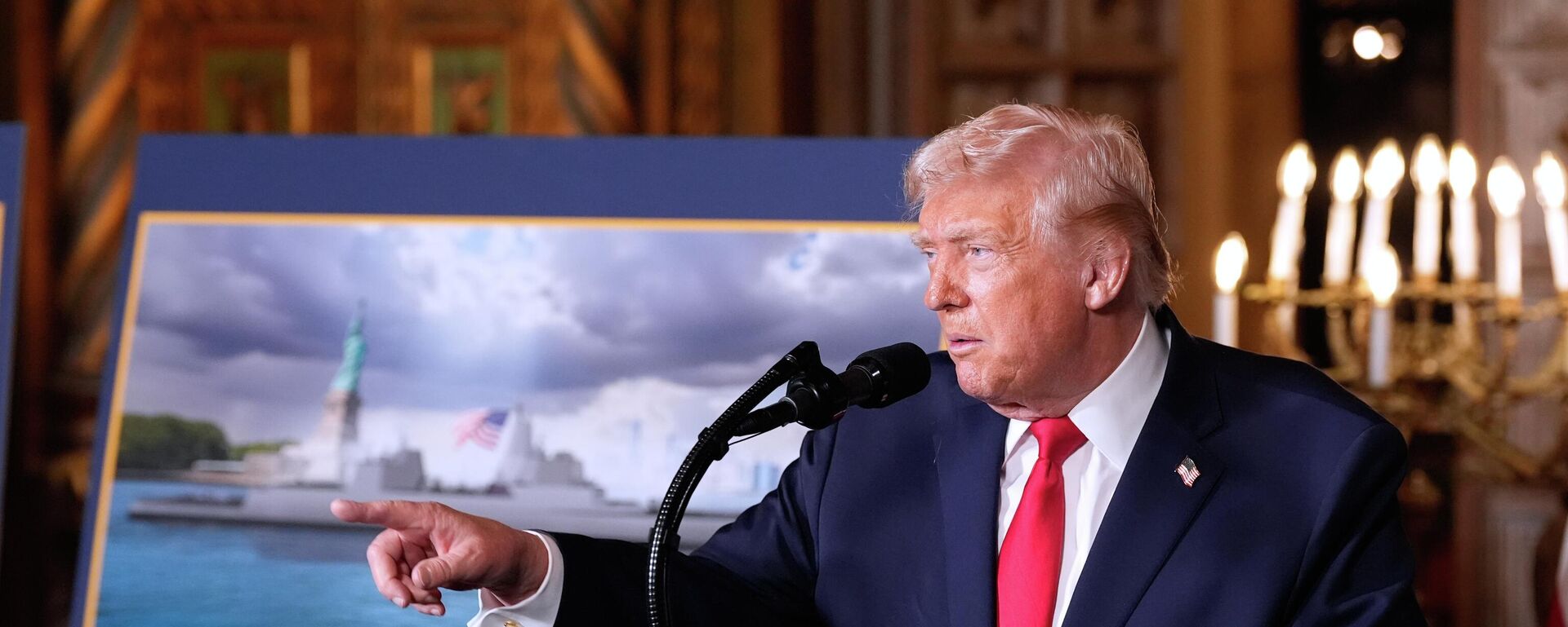 O presidente dos Estados Unidos, Donald Trump, durante lançamento dos navios Trump Class, em dezembro de 2025 - Sputnik Brasil, 1920, 03.02.2026