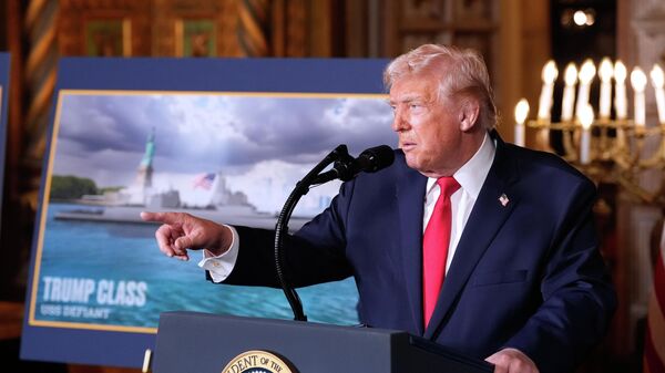 O presidente dos Estados Unidos, Donald Trump, durante lançamento dos navios Trump Class, em dezembro de 2025 - Sputnik Brasil