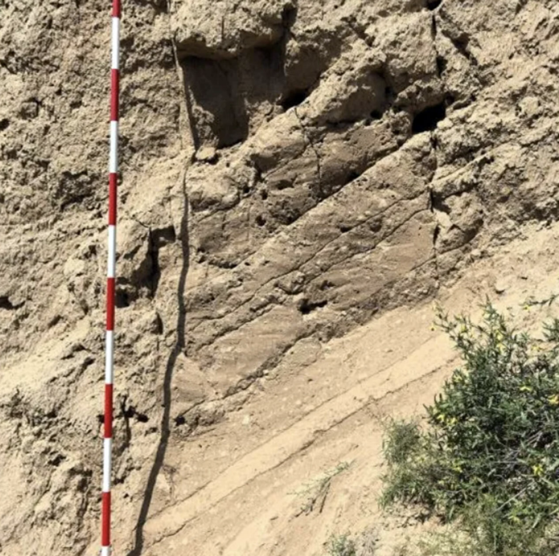 Os vestígios da famosa Estrada Qin construída na China antiga, na província de Shaanxi