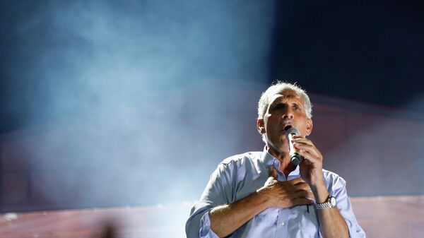 Então candidato à Presidência de Honduras, Nasry Asfura faz discurso durante campanha, em novembro de 2025 - Sputnik Brasil