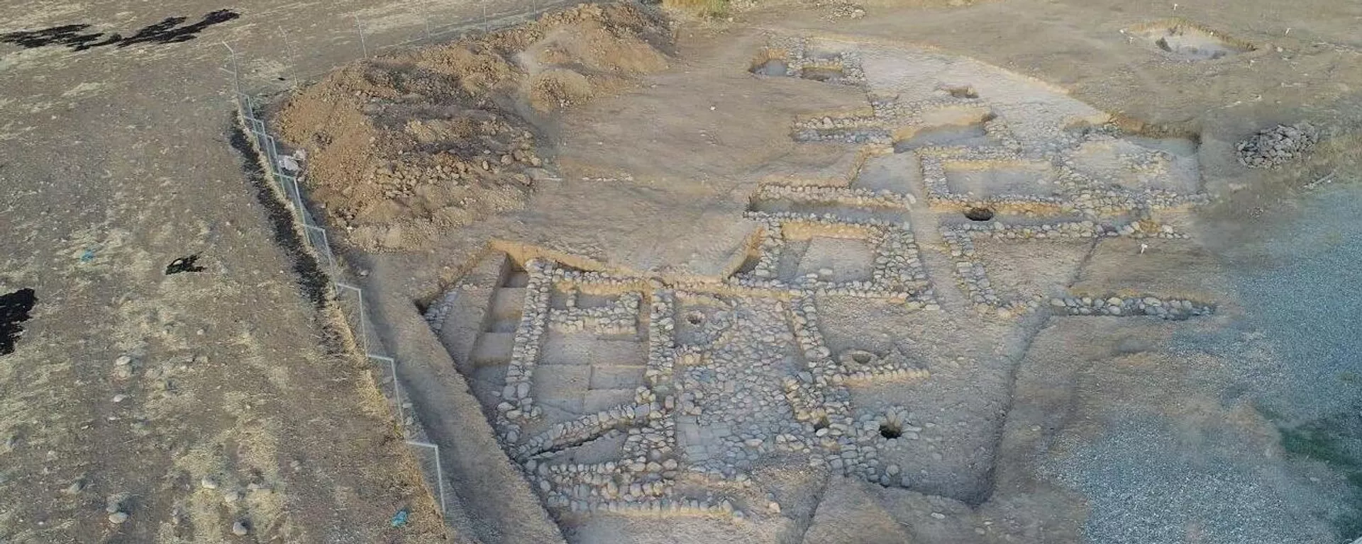 Oficinas de cerâmica da Idade do Ferro descobertas no Iraque revelam uma cadeia de produção com 2.800 anos - Sputnik Brasil, 1920, 25.12.2025