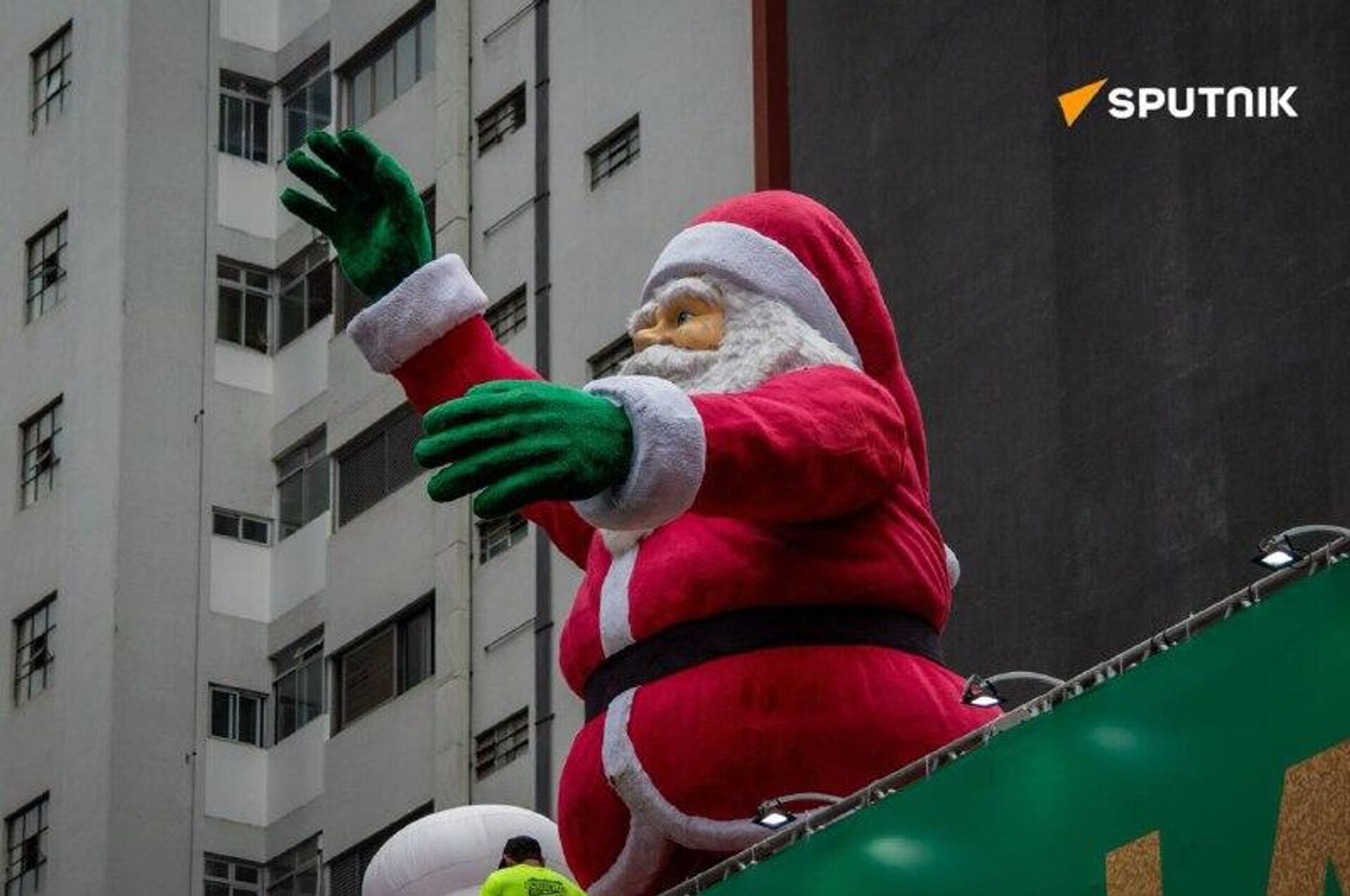 Veja imagens do Natal em São Paulo; cidade atrai milhares e ônibus temáticos reforçam clima festivo