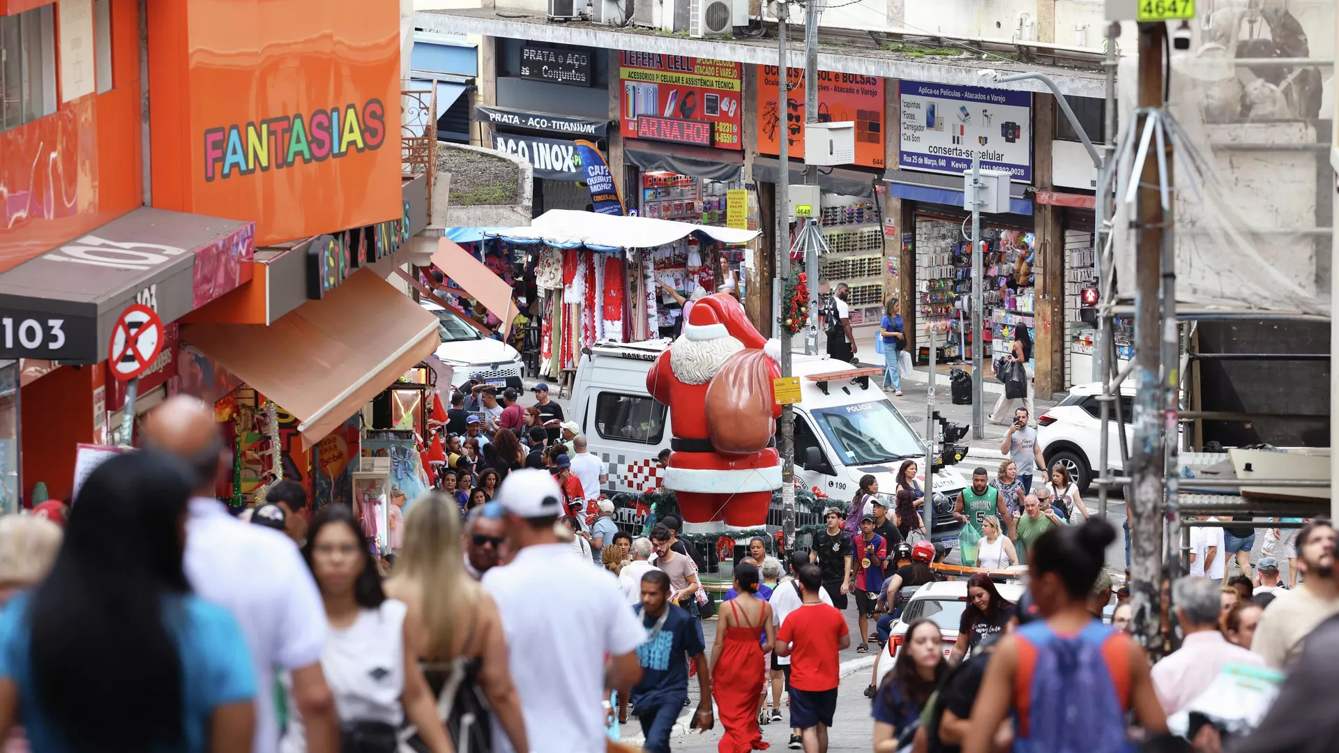 Movimentação do comércio na Ladeira Porto Geral no mês do Natal na região da 25 de Março, São Paulo, 3 de dezembro de 2025 - Sputnik Brasil, 1920, 28.12.2025
