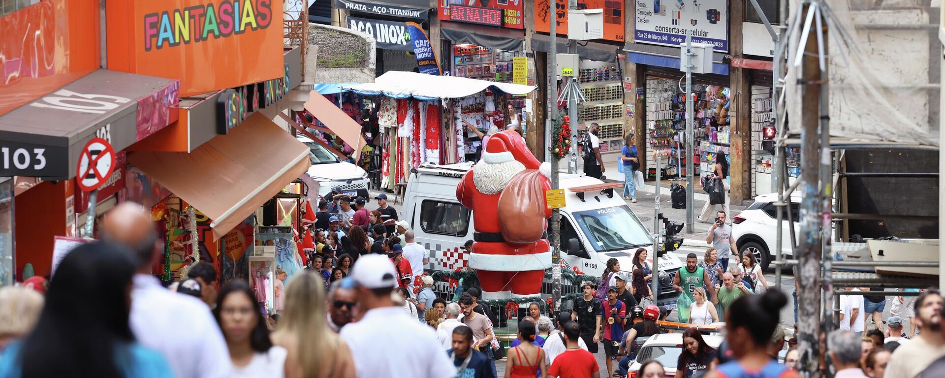Movimentação do comércio na Ladeira Porto Geral no mês do Natal na região da 25 de Março, São Paulo, 3 de dezembro de 2025 - Sputnik Brasil, 1920, 28.12.2025