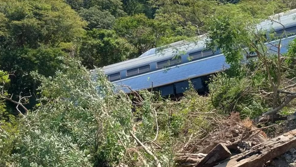 Trem interoceânico descarrila em Nizanda, no México - Sputnik Brasil