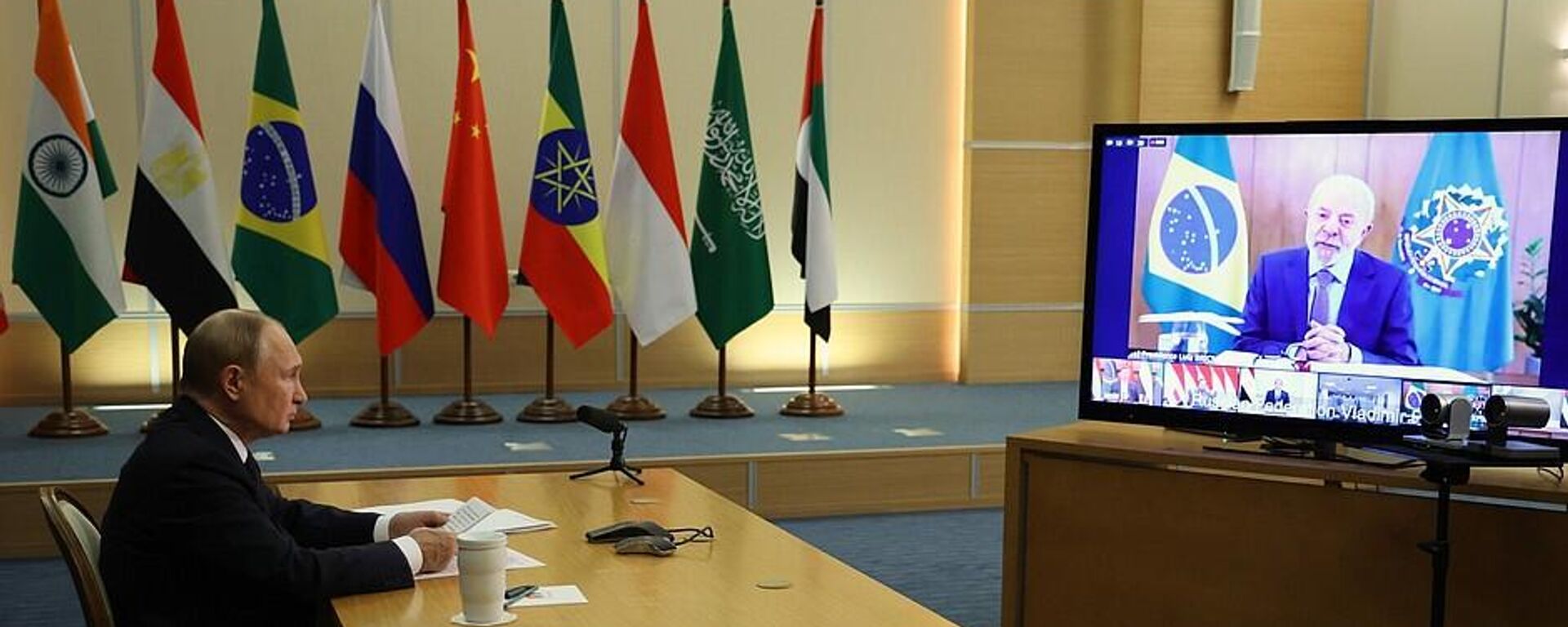 Vladimir Putin participou de uma reunião extraordinária do BRICS, realizada por videoconferência por iniciativa do Brasil no Kremlin, Russia | 08/09/2025 - Sputnik Brasil, 1920, 29.12.2025