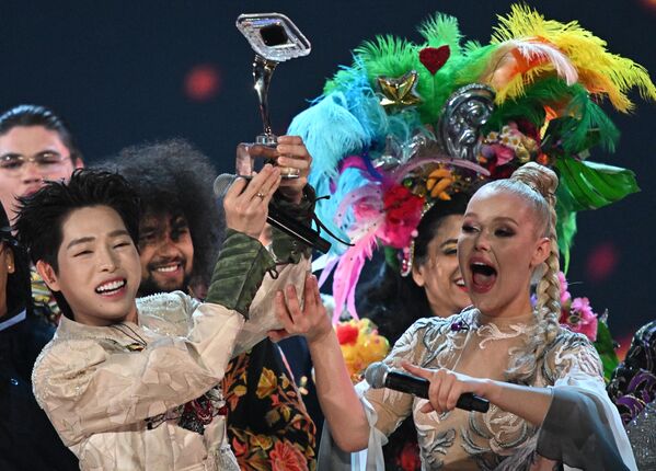 Intervision 2025O concurso internacional acolheu em Moscou em 20 de setembro 23 países participantes. O cantor vietnamita Duc Phuc venceu o festival. - Sputnik Brasil