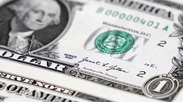 A assinatura da Secretária do Tesouro, Janet Yellen, é exibida em uma folha de notas recém-impressa durante uma visita à Unidade de Impressão e Gravação de Moedas do Oeste do Departamento de Impressão e Gravação, em Fort Worth, Texas, 8 de dezembro de 2022 - Sputnik Brasil