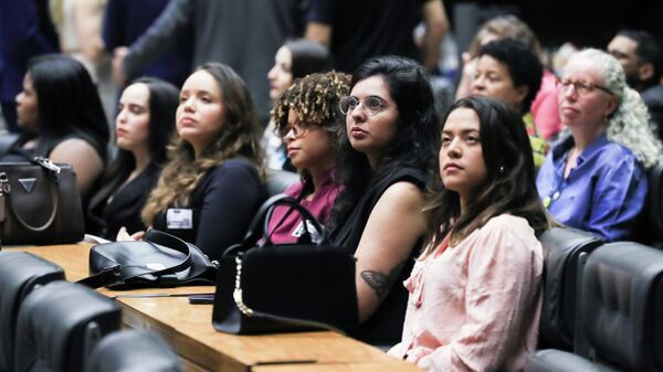 Câmara dos Deputados durante sessão solene em homenagem ao Dia Internacional da Mulher e à conquista do voto feminino, Brasília, 26 de fevereiro de 2025 - Sputnik Brasil