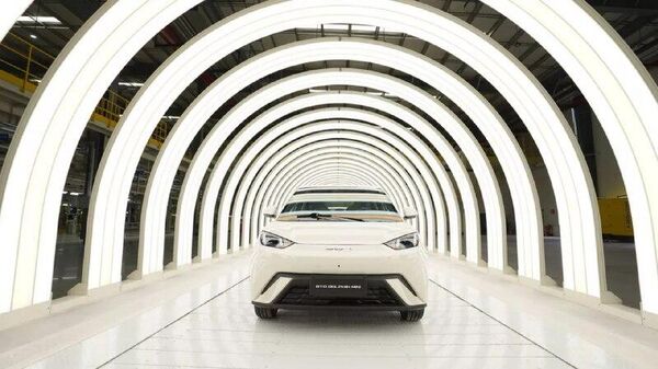 Fabricantes chineses de carros elétricos conquistarão um terço do mercado global até 2030, diz mídia - Sputnik Brasil