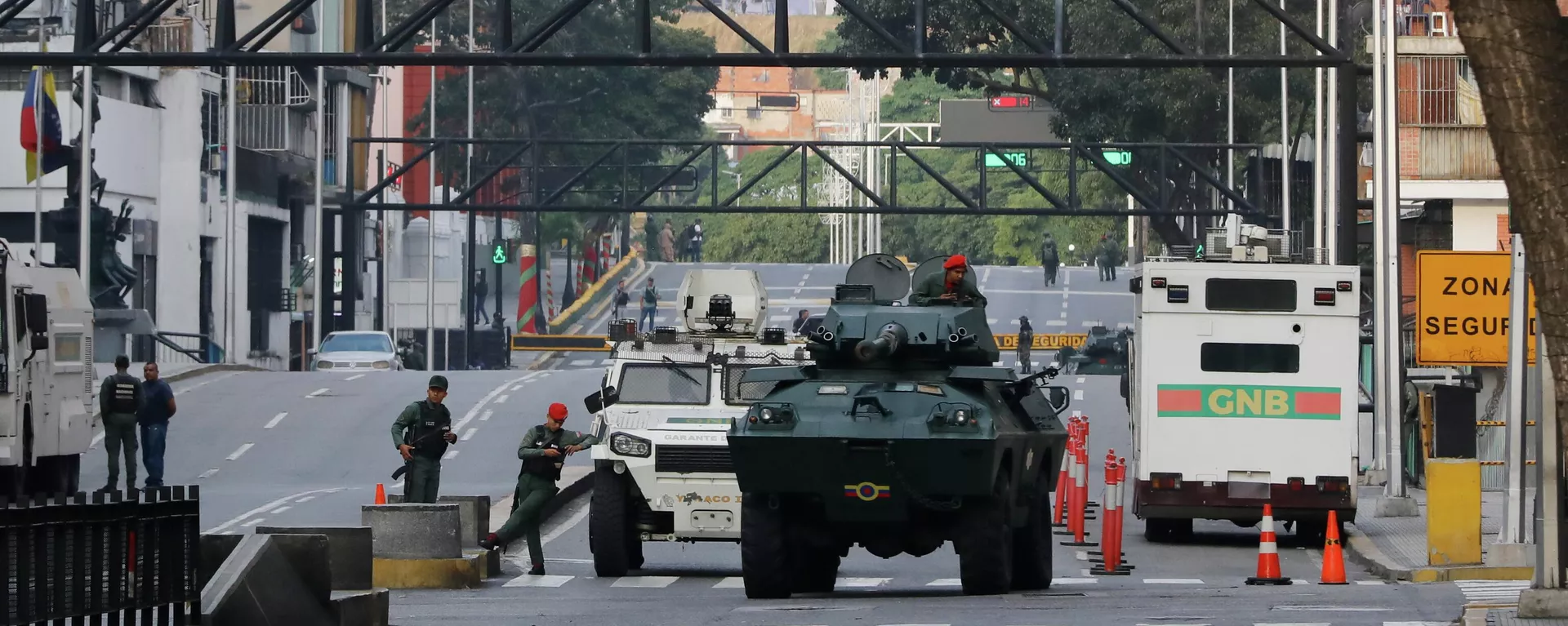 Guarda Nacional da Venezuela bloqueia rua que leva até o palácio presidencial de Miraflores, em Caracas, na Venezuela, em janeiro de 2026 Guarda Nacional da Venezuela bloqueia rua que leva até o palácio presidencial de Miraflores, em Caracas, na Venezuela, em janeiro de 2026 - Sputnik Brasil, 1920, 04.01.2026