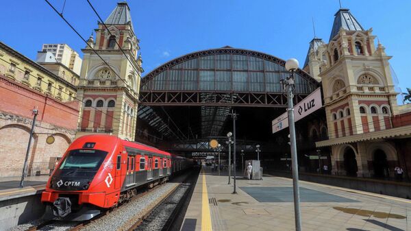 A Estação da Luz, uma das mais importantes da cidade de São Paulo, teve seu projeto feito por Charles Henry Driver, um arquiteto britânico conhecido por projetos em estações ferroviárias - Sputnik Brasil
