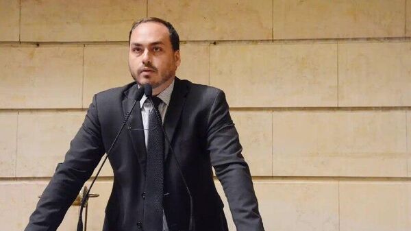 Carlos Bolsonaro critica aproximação de Lula com Maduro após ataque dos EUA - Sputnik Brasil