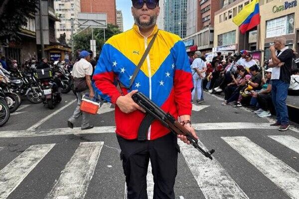 🪧 'Maduro, resista, o povo se levanta': Venezuelanos protestam após ataque dos EUA - Sputnik Brasil