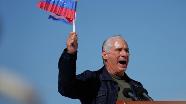 O presidente de Cuba, Miguel Díaz-Canel, durante participação em um ato contra o sequestro de Nicolás Maduro, em janeiro de 2026 - Sputnik Brasil