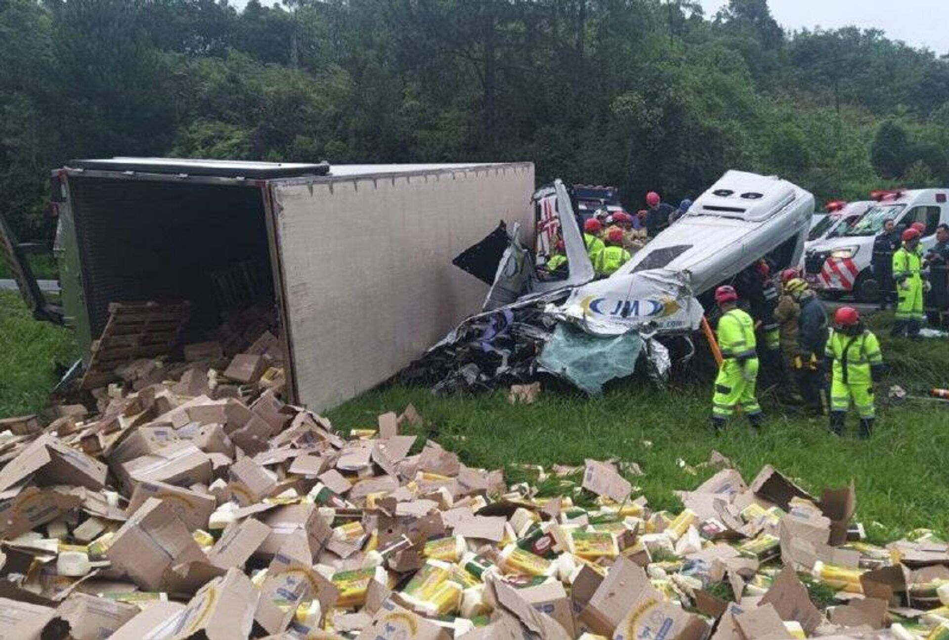 Tentativa de assalto em estrada no Paraná deixa 6 mortos