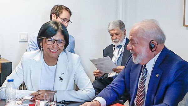 Reunião com o Presidente da República Francesa, Emmanuel Macron, o Presidente da Nação Argentina, Alberto Fernández, o Presidente da República da Colômbia, Gustavo Petro, e a Vice-Presidente da República Bolivariana da Venezuela, Delcy Rodríguez, na III Cúpula CELAC-UE - Sputnik Brasil