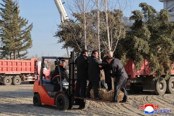 Kim Jong-un visita construção do museu aos heróis da libertação da região russa de Kursk - Sputnik Brasil