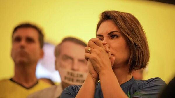 ‍ Michelle relata mal‑estar e queda de Bolsonaro durante a madrugada - Sputnik Brasil