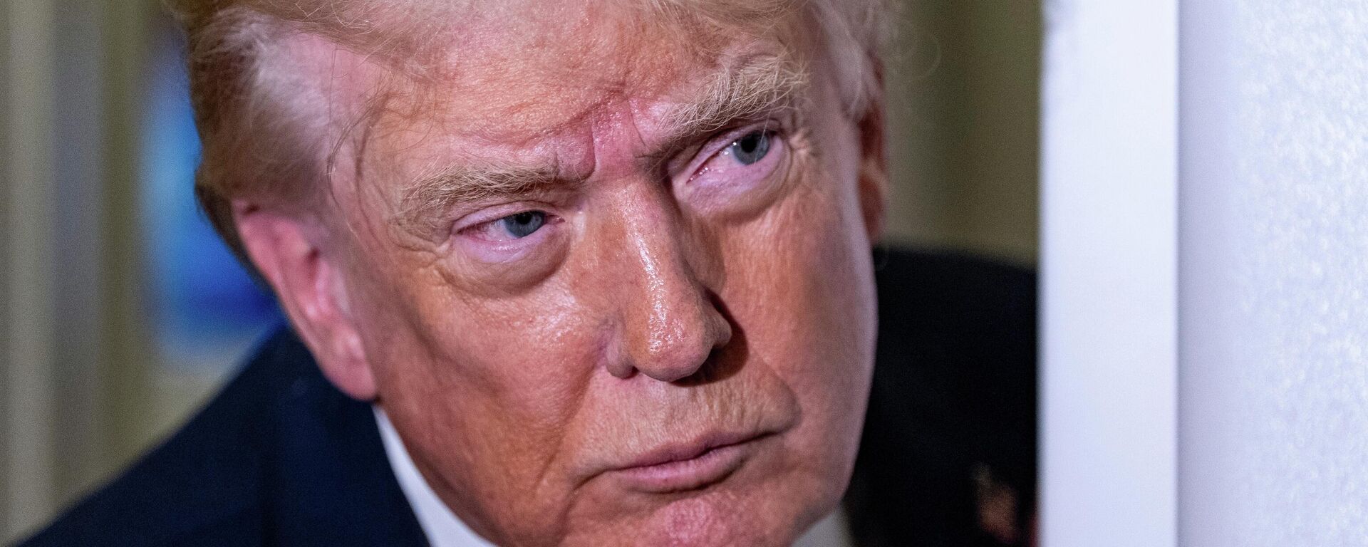 O presidente dos Estados Unidos, Donald Trump, durante voo presidencial, em janeiro de 2026 - Sputnik Brasil, 1920, 06.01.2026