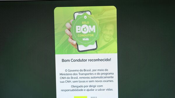 O ministro dos Transportes, Renan Filho, durante cerimônia que oficializa medida administrativa que autoriza a renovação automática da Carteira Nacional de Habilitação (CNH) para bons motoristas. - Sputnik Brasil