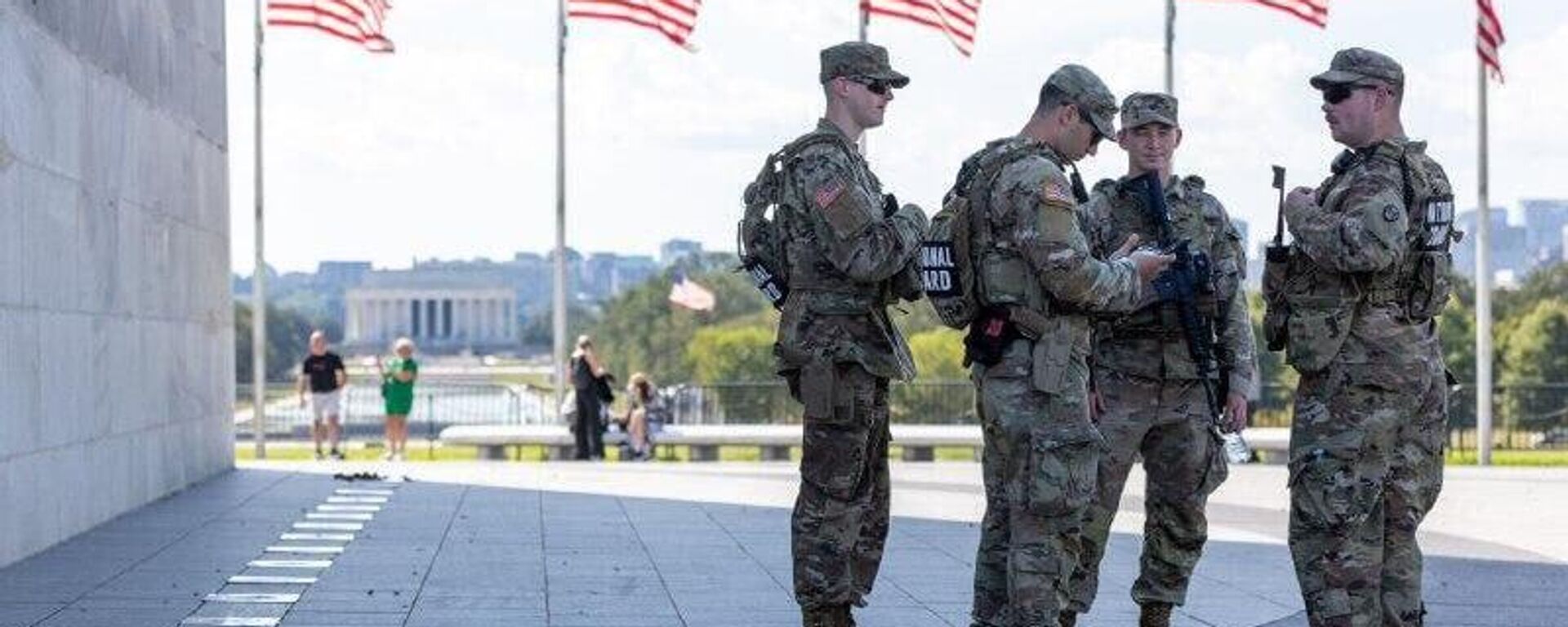 Congressista democrata insta militares a desobedecerem à 'ordem ilegal' de Trump para atacar a Groenlândia - Sputnik Brasil, 1920, 25.01.2026