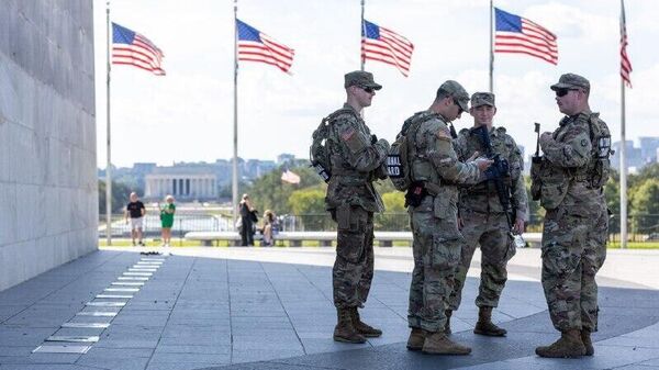 Congressista democrata insta militares a desobedecerem à 'ordem ilegal' de Trump para atacar a Groenlândia - Sputnik Brasil