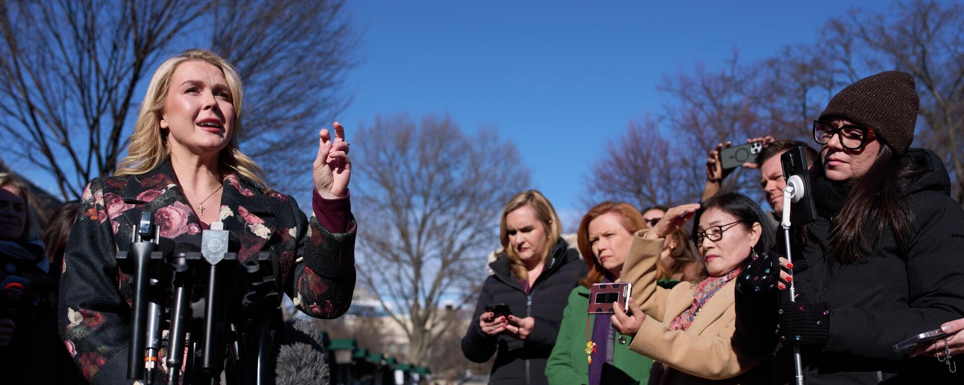 A porta-voz da Casa Branca, Karoline Leavitt, em conversa com a imprensa, em janeiro de 2026 - Sputnik Brasil, 1920, 15.01.2026