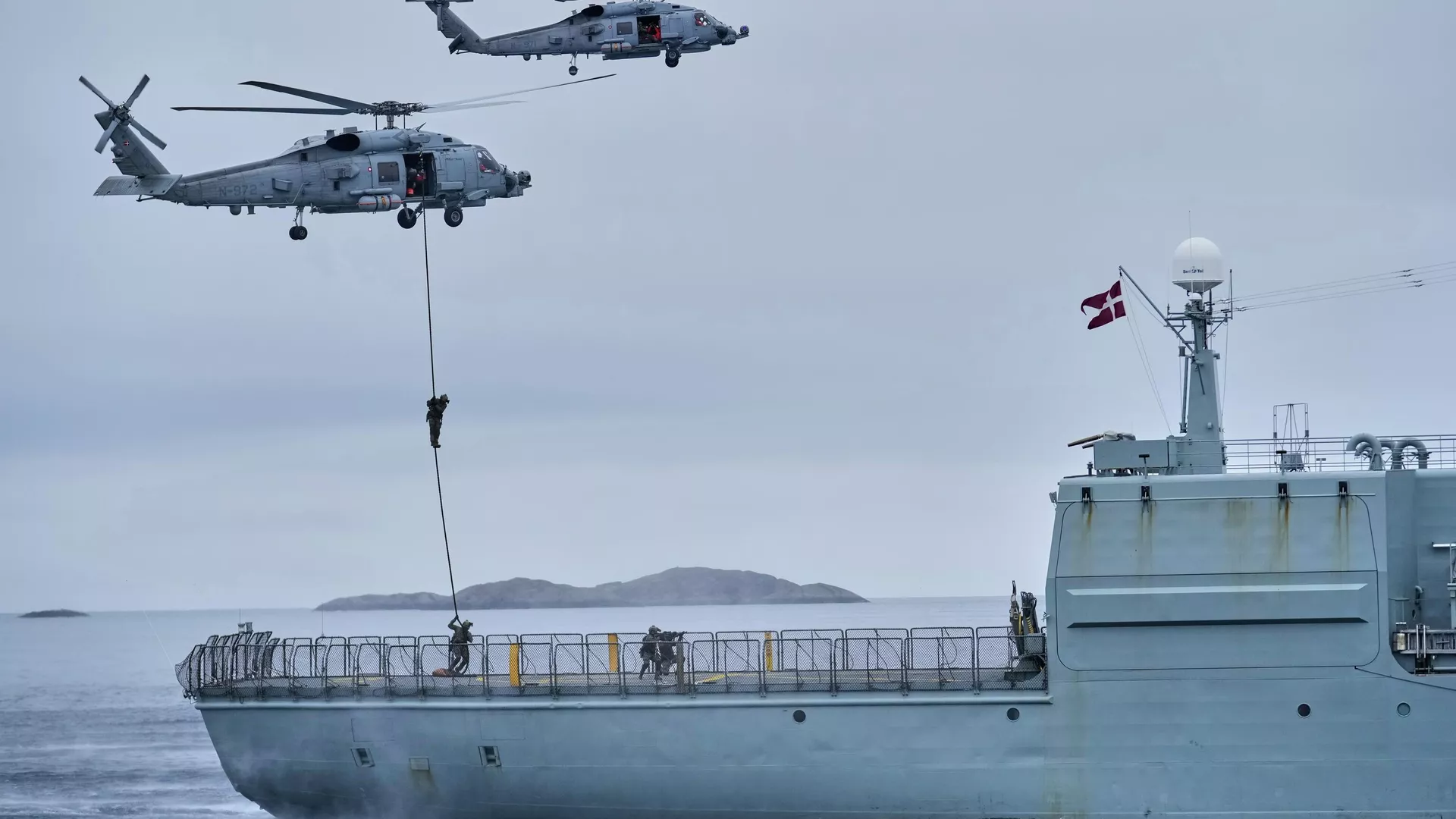 Forças militares dinamarquesas participam de um exercício com centenas de soldados de vários membros europeus da OTAN no Oceano Ártico, em Nuuk, Groenlândia, 15 de setembro de 2025 - Sputnik Brasil, 1920, 13.01.2026