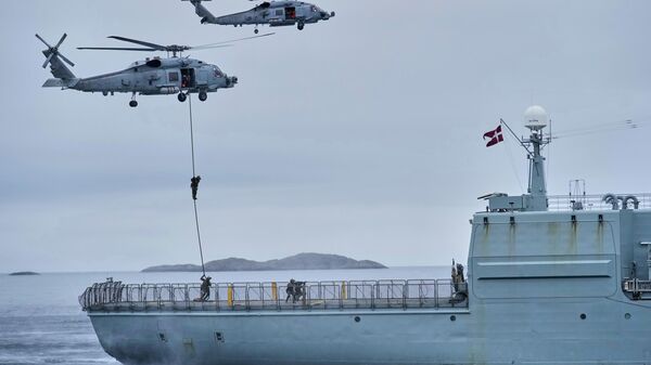 Forças militares dinamarquesas participam de um exercício com centenas de soldados de vários membros europeus da OTAN no Oceano Ártico, em Nuuk, Groenlândia, 15 de setembro de 2025 - Sputnik Brasil