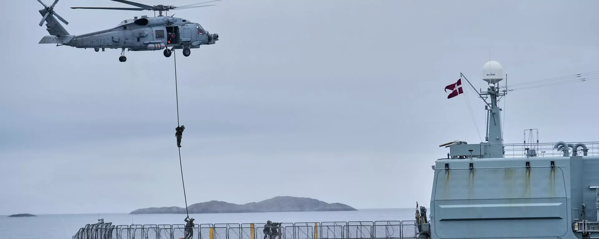 Forças militares dinamarquesas participam de um exercício com centenas de soldados de vários membros europeus da OTAN no Oceano Ártico, em Nuuk, Groenlândia, 15 de setembro de 2025 - Sputnik Brasil, 1920, 04.02.2026