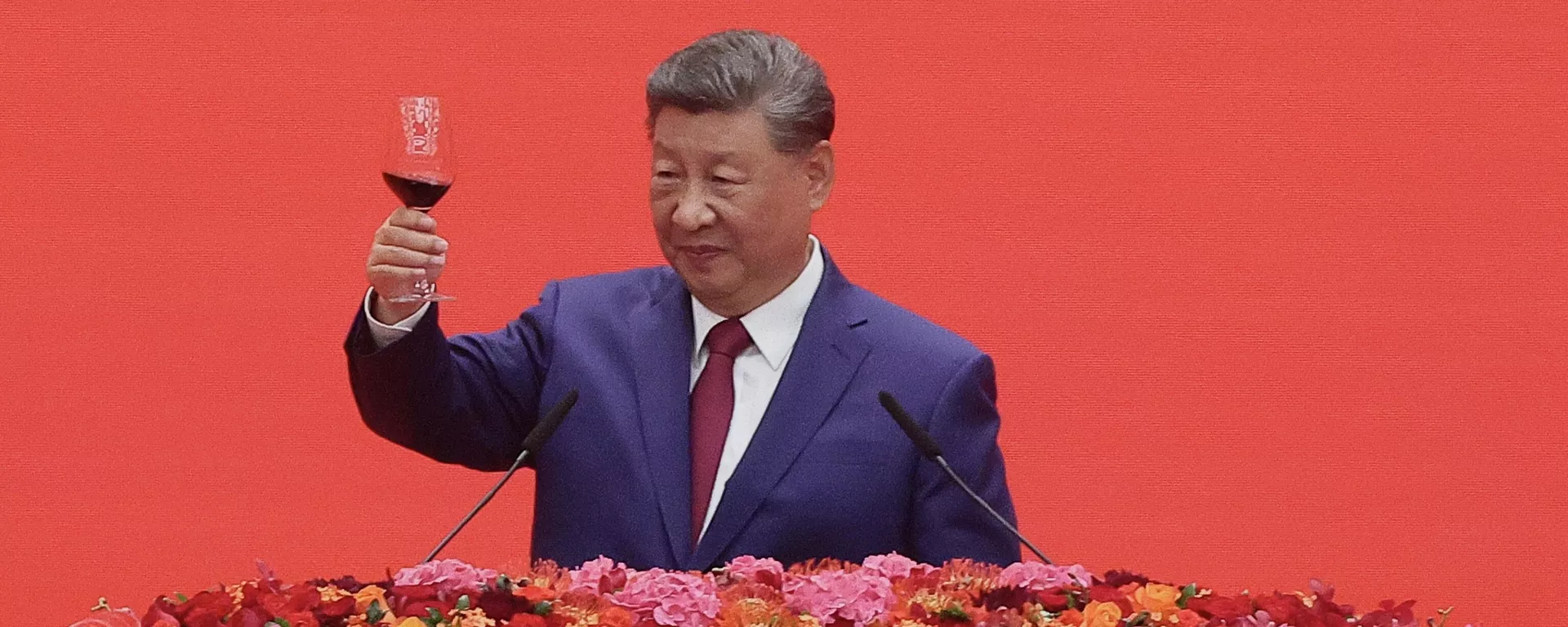 Xi Jinping faz um brinde em recepção após um desfile militar para comemorar o 80º aniversário do fim da Segunda Guerra Mundial. Pequim, China, 3 de setembro de 2025 - Sputnik Brasil, 1920, 14.01.2026