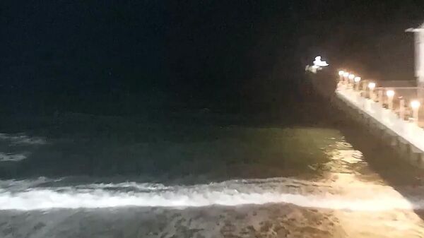 PM de folga salva dois jovens de afogamento na Praia de Iracema, em Fortaleza - Sputnik Brasil