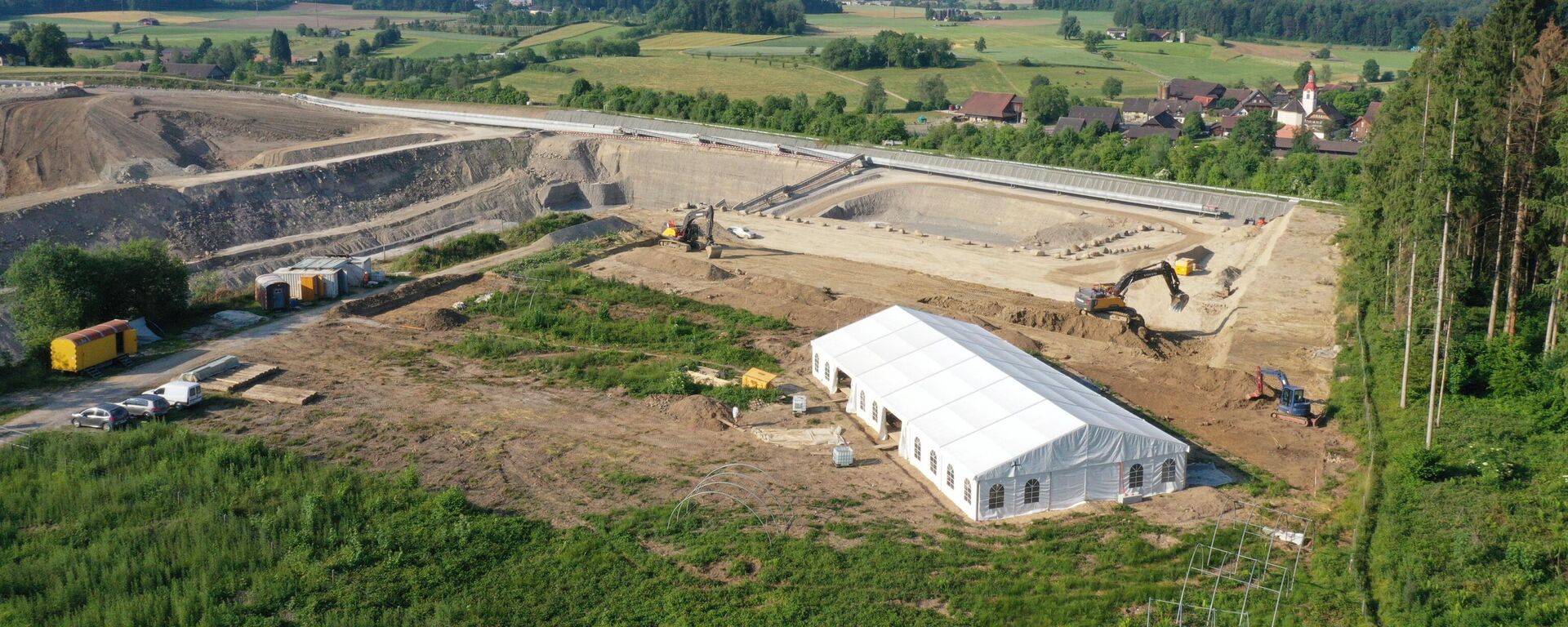 Vista aérea das escavações em andamento. - Sputnik Brasil, 1920, 15.01.2026