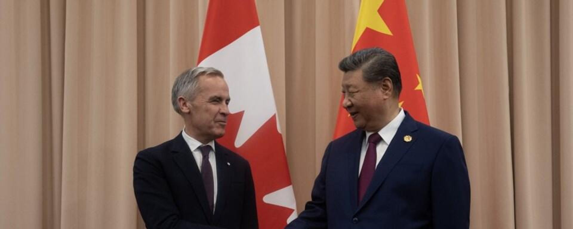 O primeiro-ministro do Canadá, Mark Carney, em visita oficial à China, em encontro com o presidente chinês, Xi Jinping. Pequim, 16 de janeiro de 2025 - Sputnik Brasil, 1920, 16.09.2026