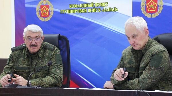 Ministro da Defesa da Russia Andrei Belousov inspeciona o agrupamento russo Zapad (Oeste) - Sputnik Brasil