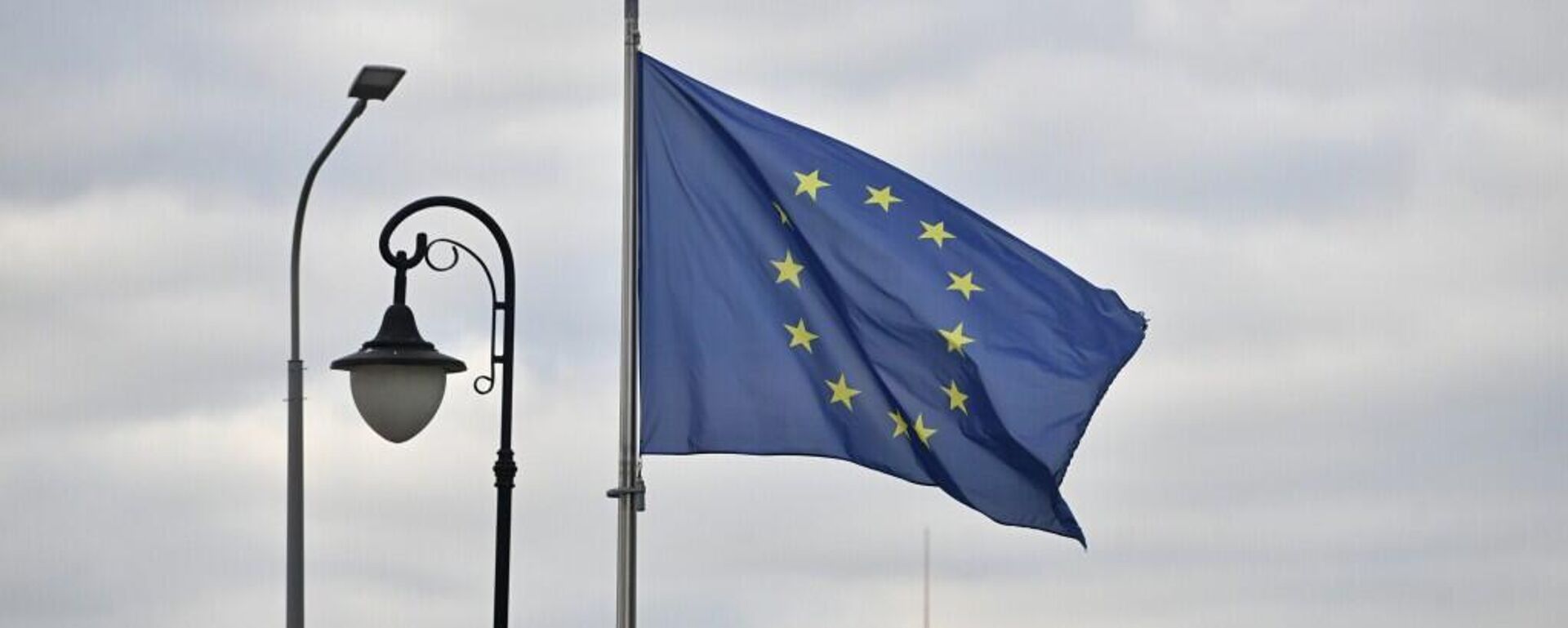 Bandeira da União Europeia em Moscovo - Sputnik Brasil, 1920, 19.01.2026
